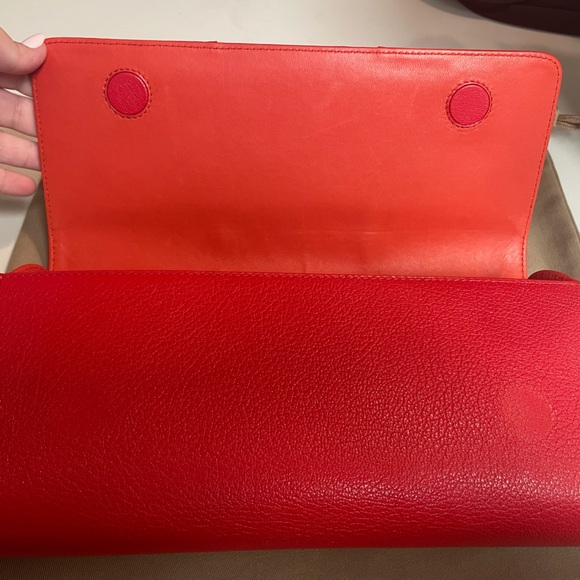 Perrin Le Cabriolet Hand Insert Red Clutch - Picture 7 of 11
